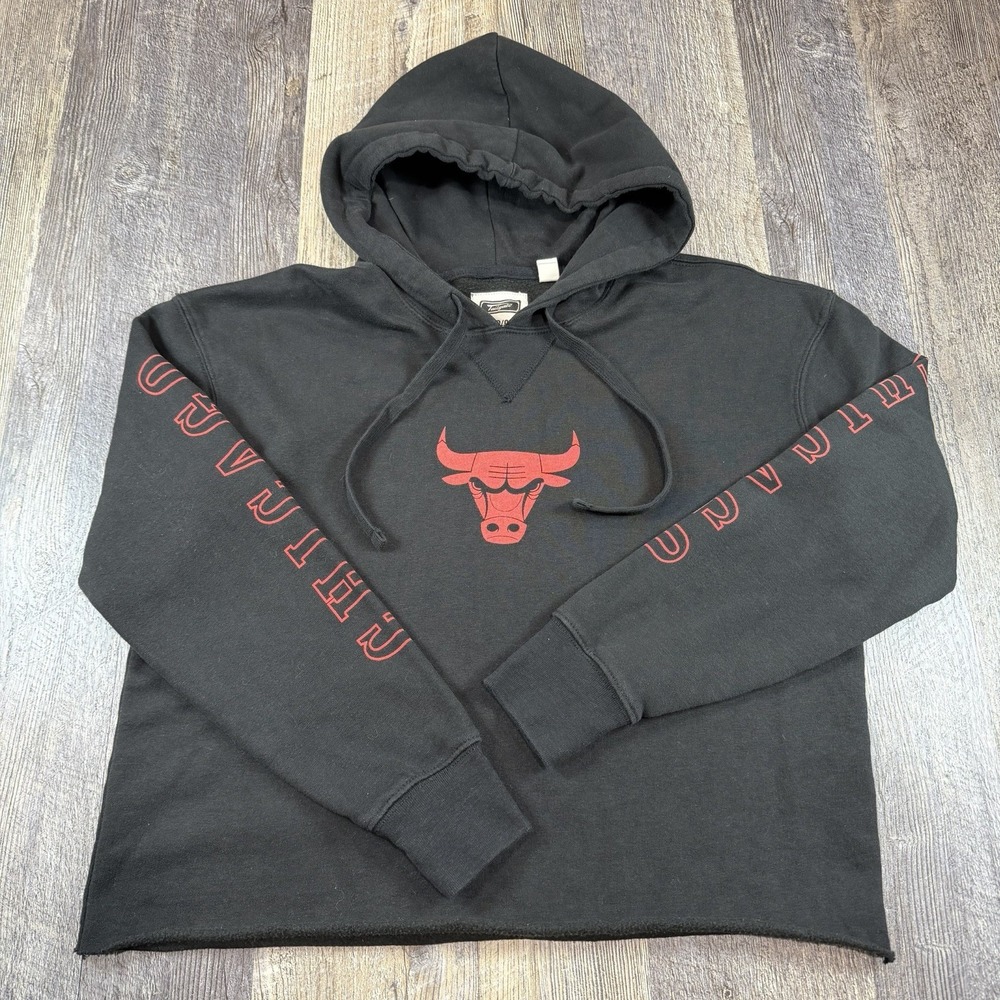 Tailgate Women's Chicago Bulls Cropped Hoodie Small Black Red‎ Graphic Fleece